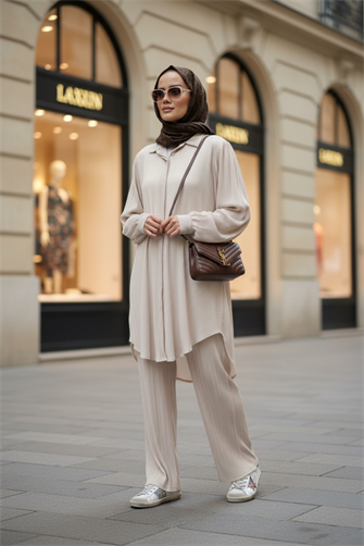 بدلة ساتان مطوية من الساتان بيج