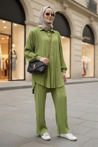 Pileli Saten Gömlekli Takım Açık Yeşill