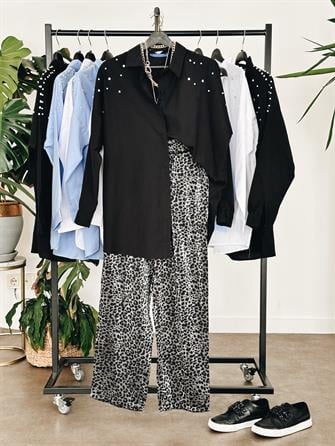 بنطلون منسوج لامع بطبعة جلد النمر أسود