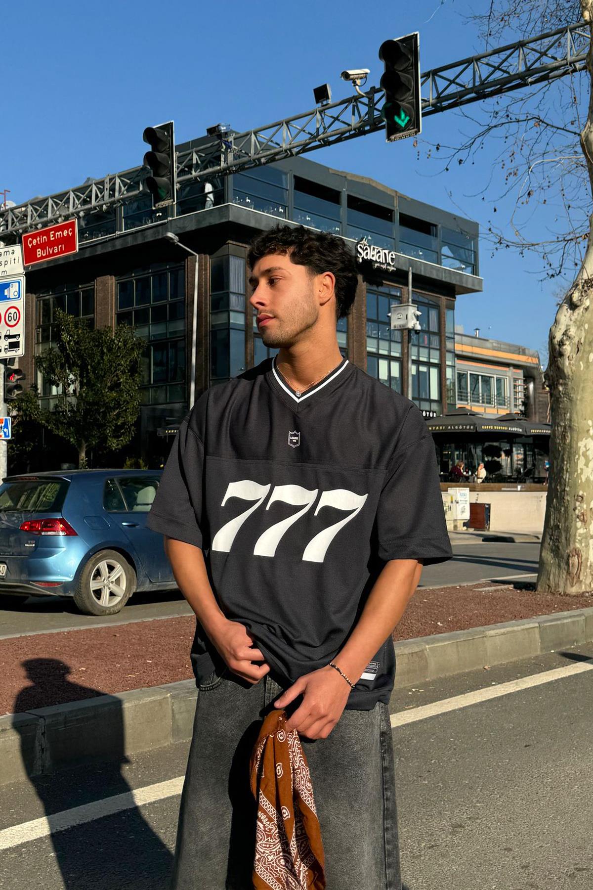 777 Chance V Yaka Oversize Füme Forma