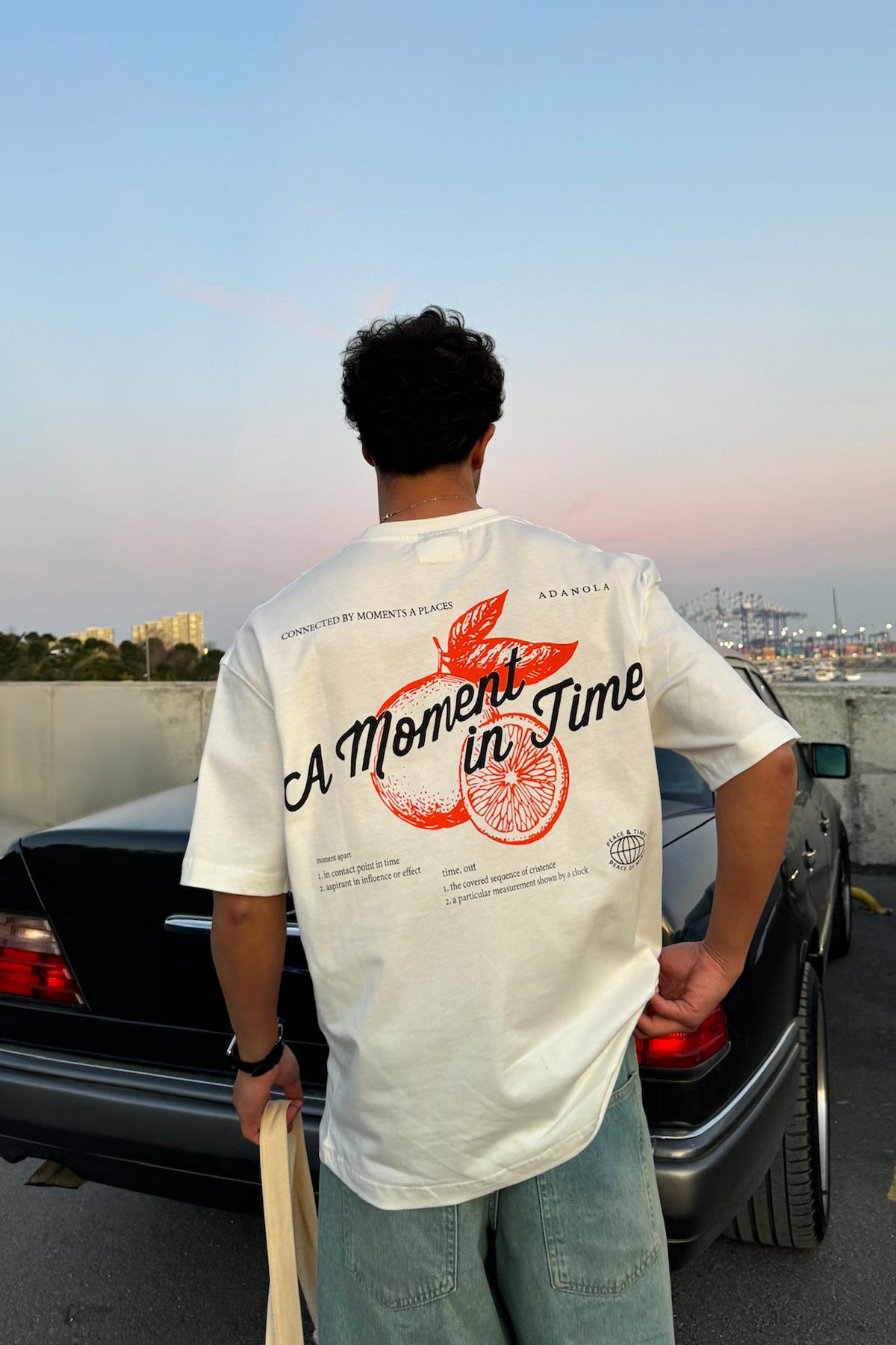 A Moment İn Time Baskılı Ekru Oversize Tişört