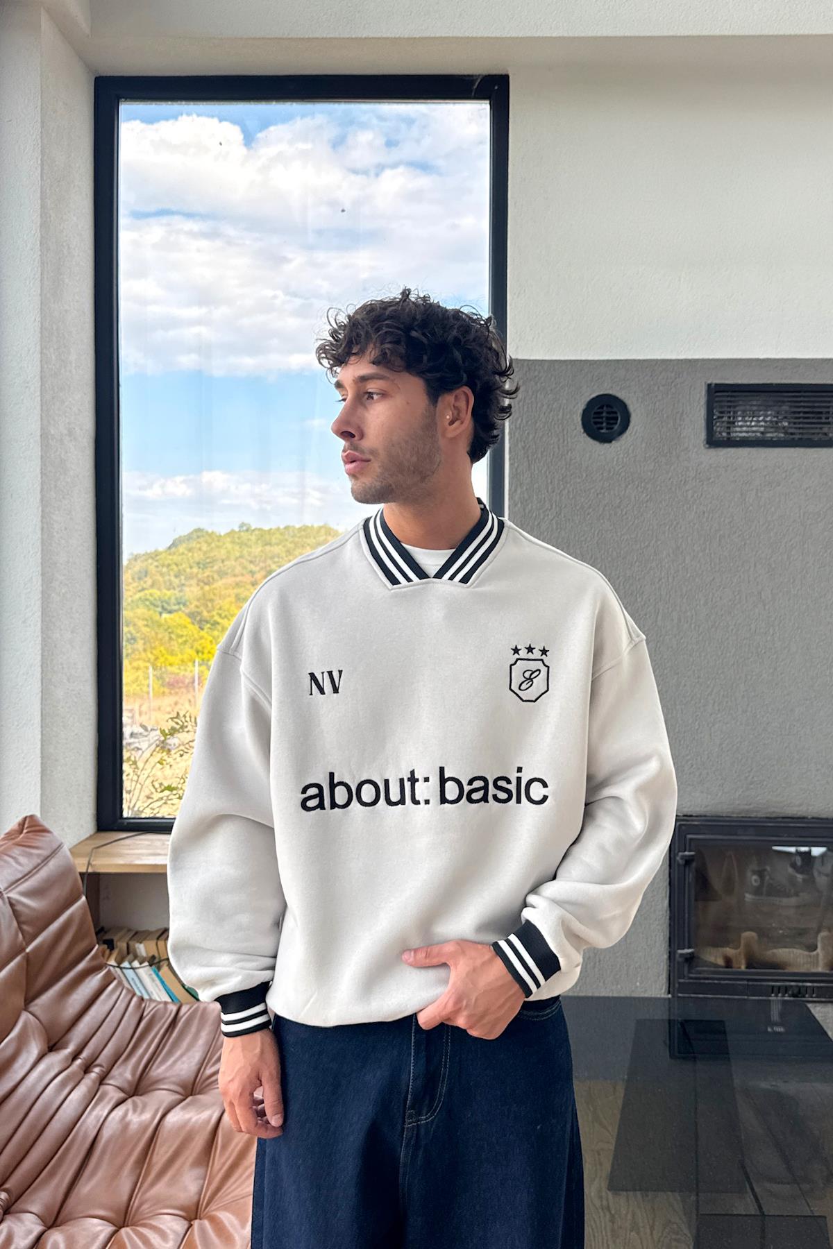 About Nakışlı Sweatshirt