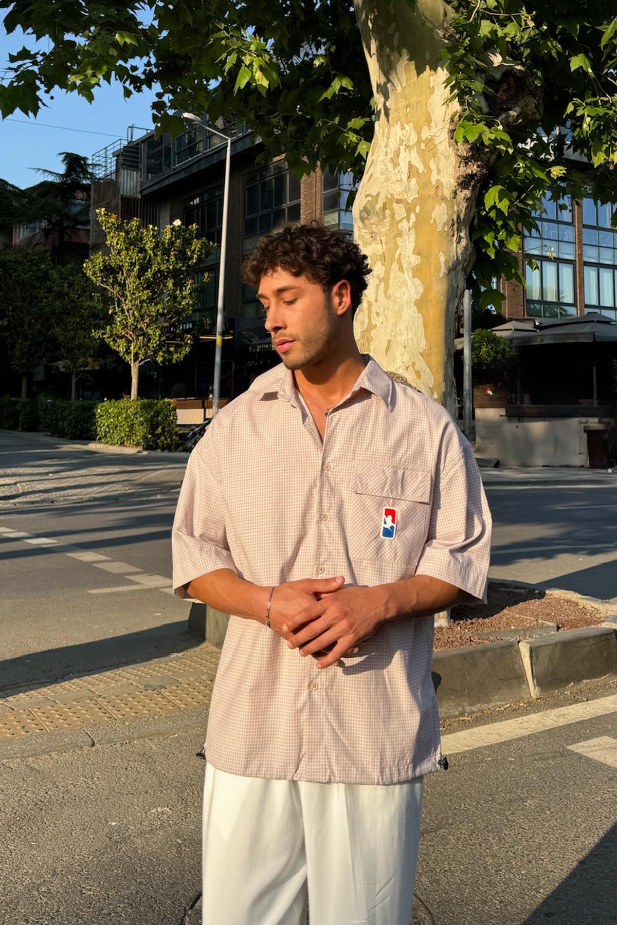 Ayarlanabilir Model Kareli Bej Kısa Kol Gömlek
