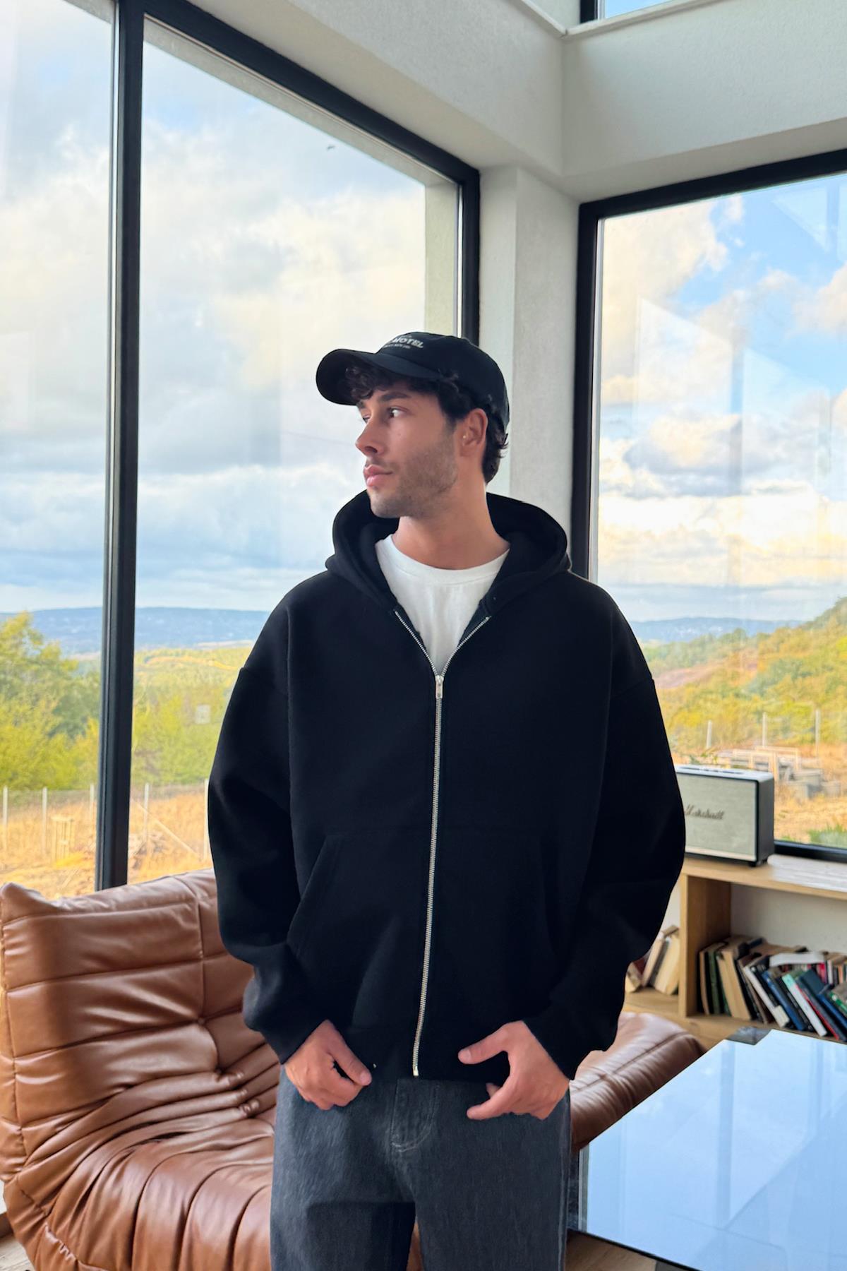 Basic Zip Hoodie