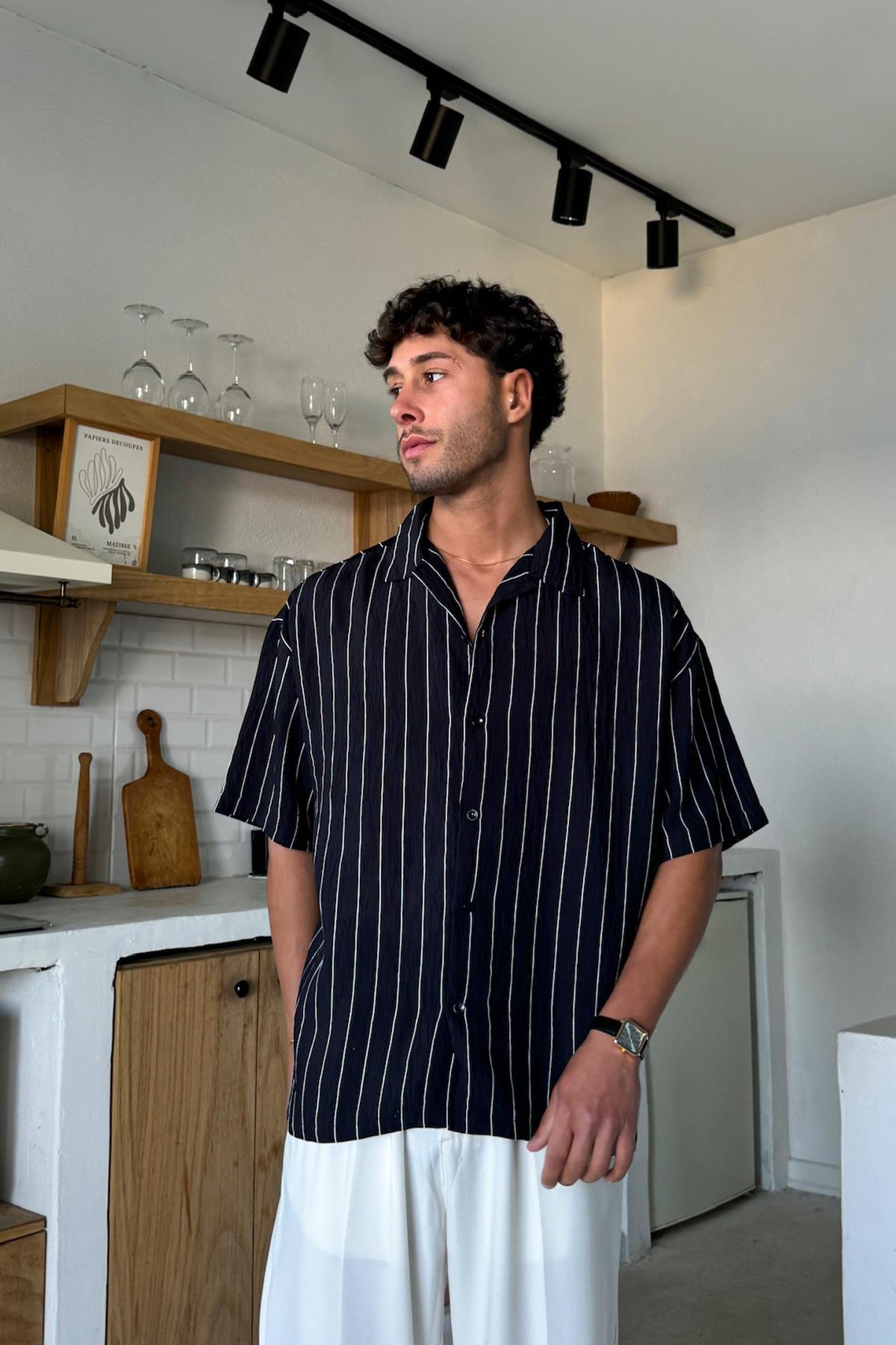Siyah Kısa Kollu Cizgili Oversize Gömlek