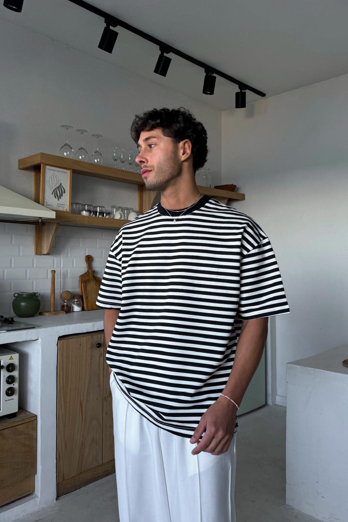 Beyaz Siyah Çizgili Oversize Tişört