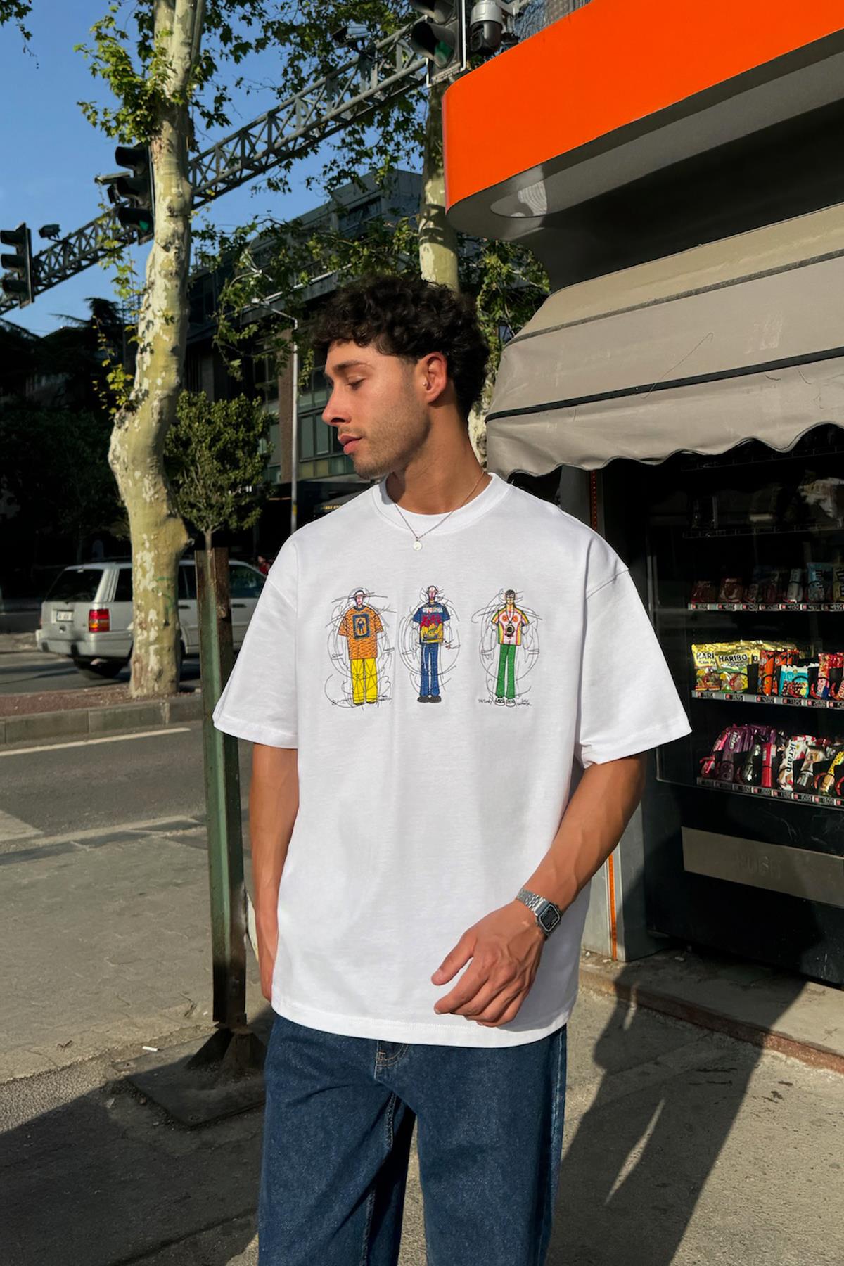 Different Aura Nakışlı Beyaz Oversize Tişört