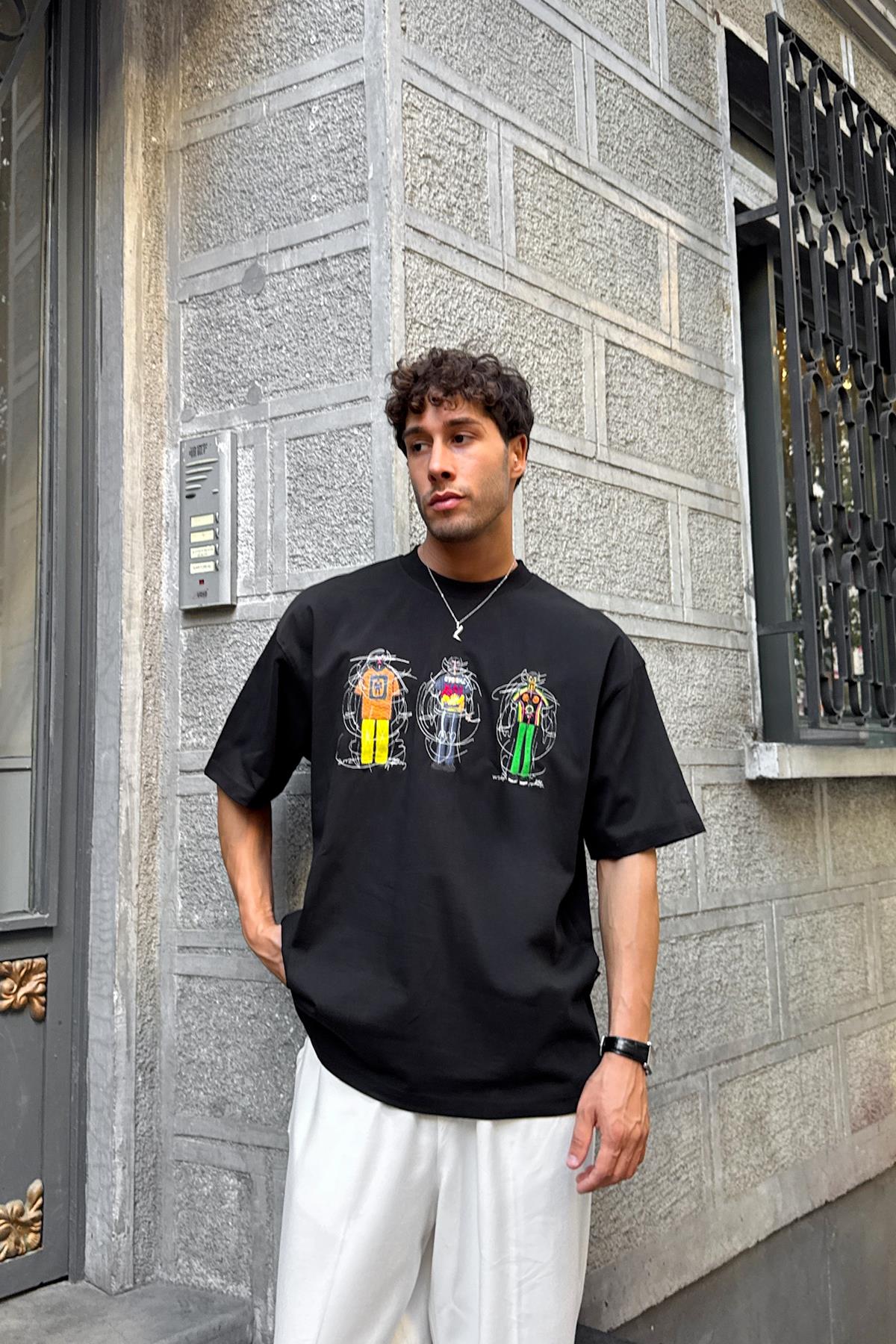 Different Aura Nakışlı Siyah Oversize Tişört