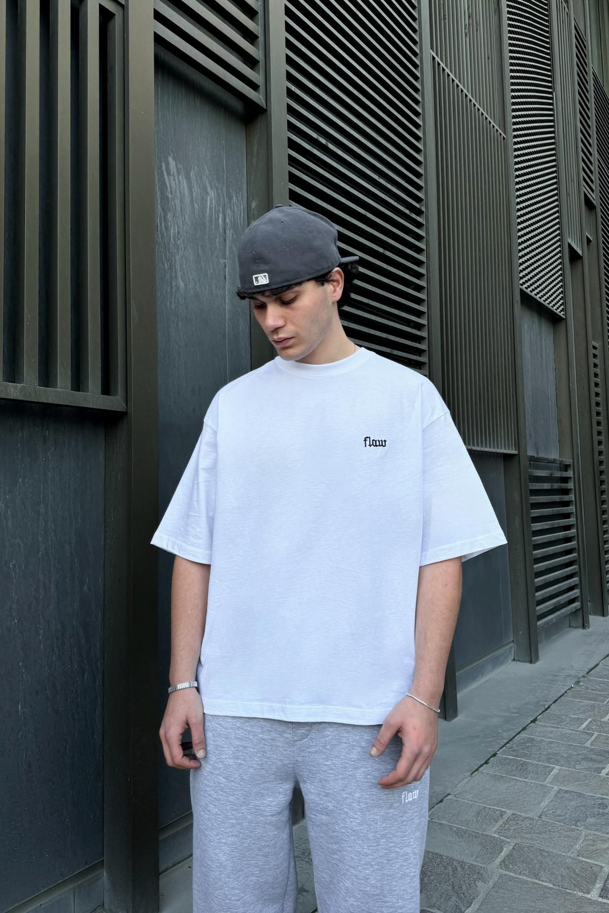 Flaw Nakışlı Beyaz Oversize Tişört