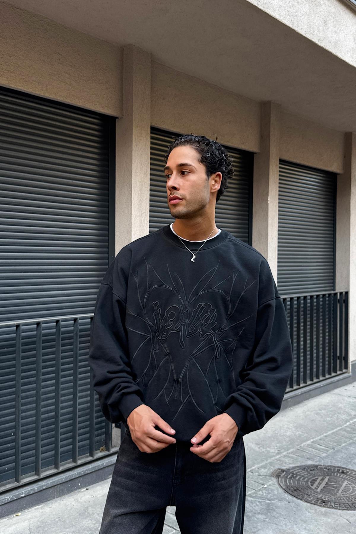 Heart Nakışlı Bisiklet Yaka Siyah Sweatshirt