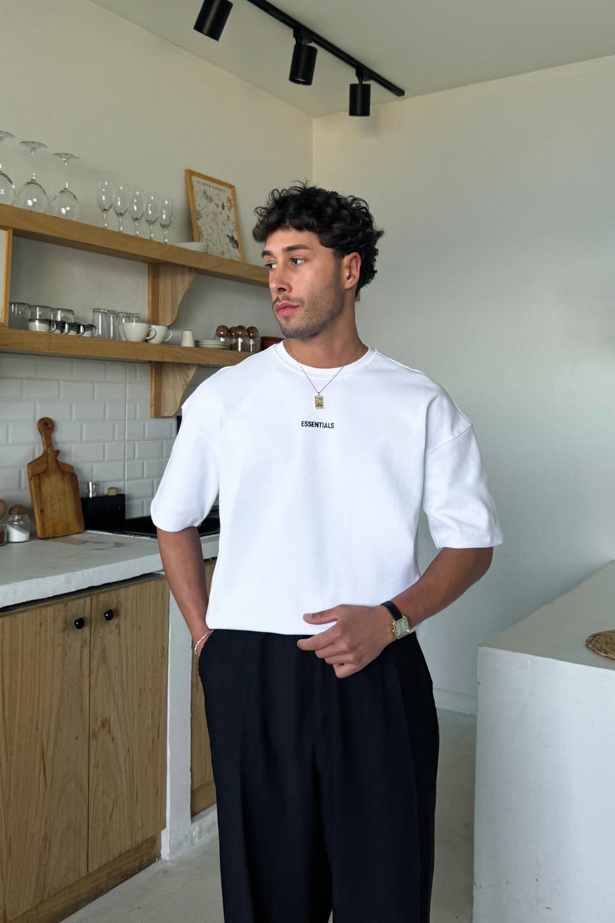 Minimal Baskılı Beyaz Oversize Tişört