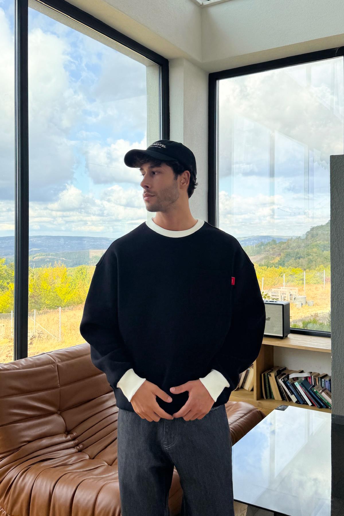 Ön Cep Detay Siyah Sweatshirt