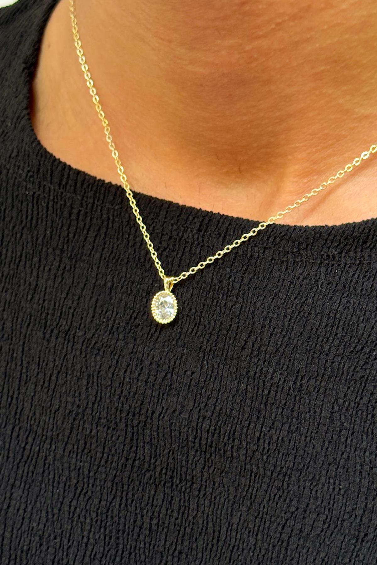 Oval Taşlı Kolye