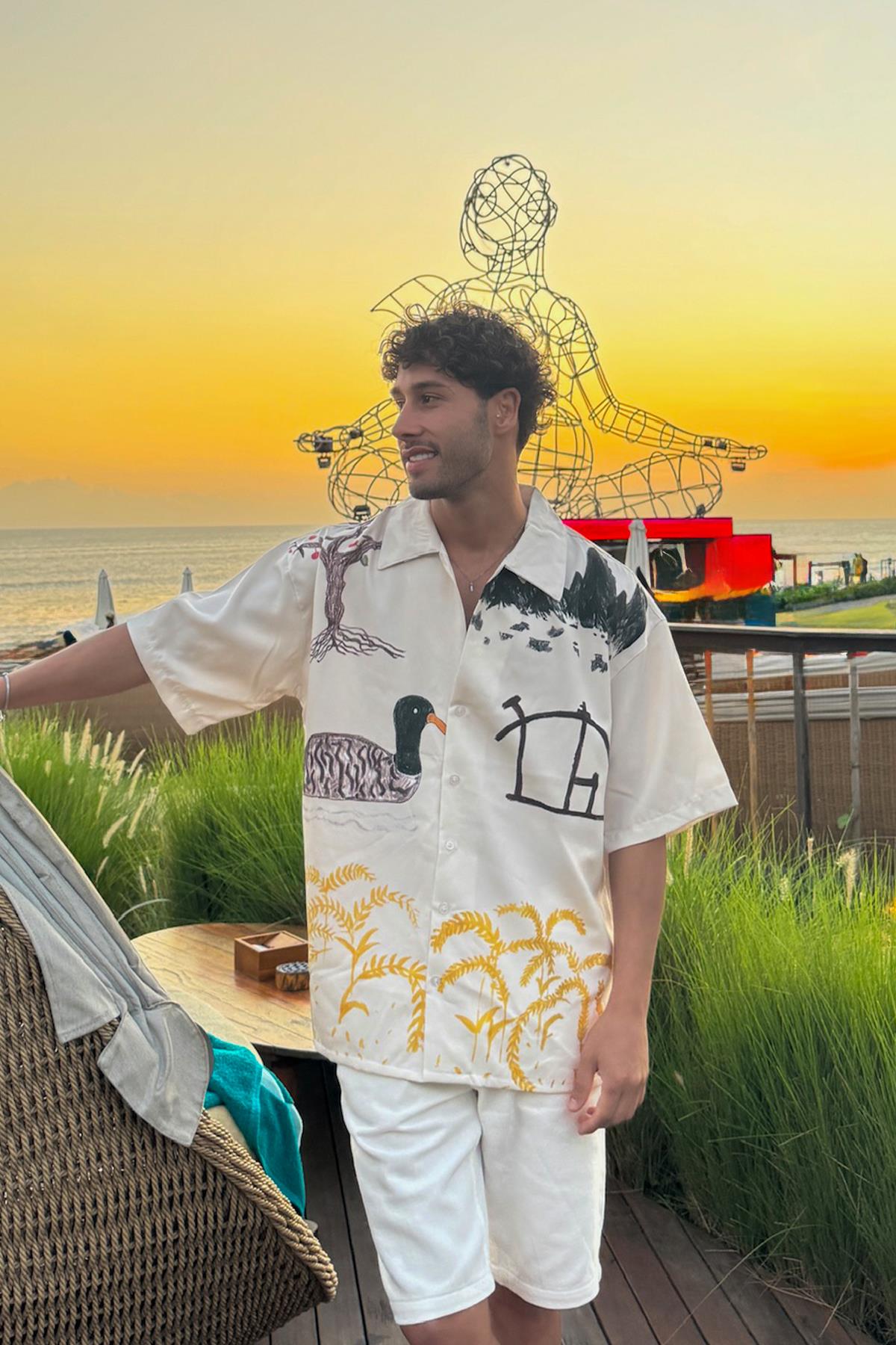 Paleolitik Çağ Baskılı Bej Oversize Kısa Kol Gömlek
