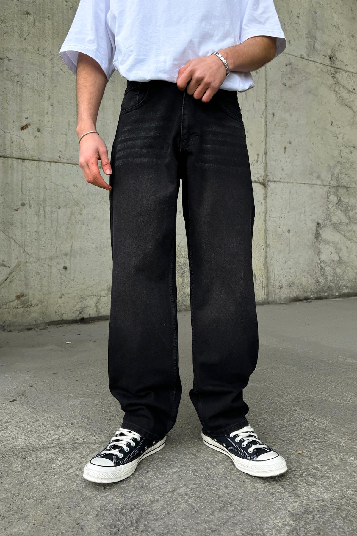 Soldurma Detaylı Yıkamalı Siyah Regular Jean