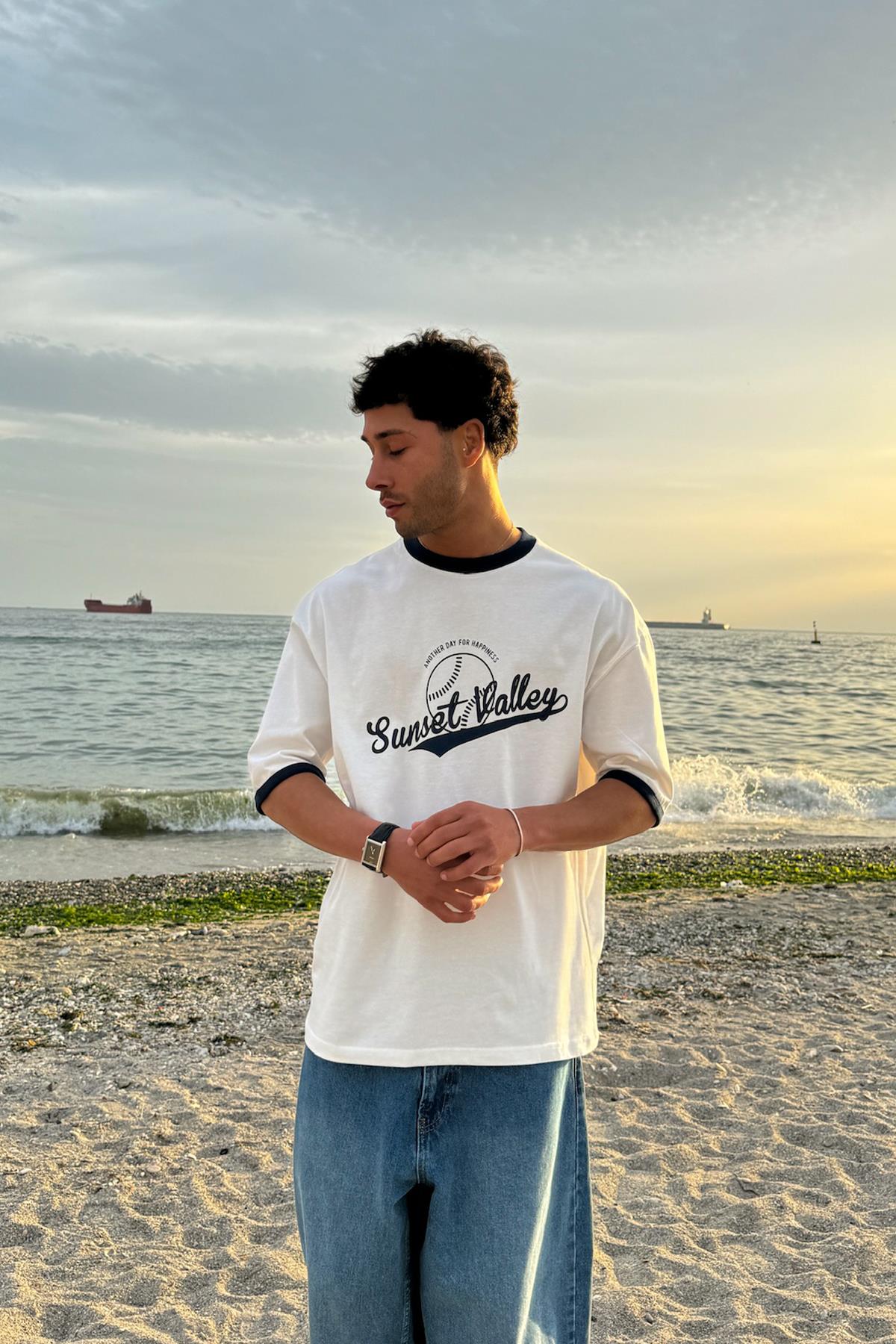 Sunset Valley Baskılı Ekru Oversize Tişört