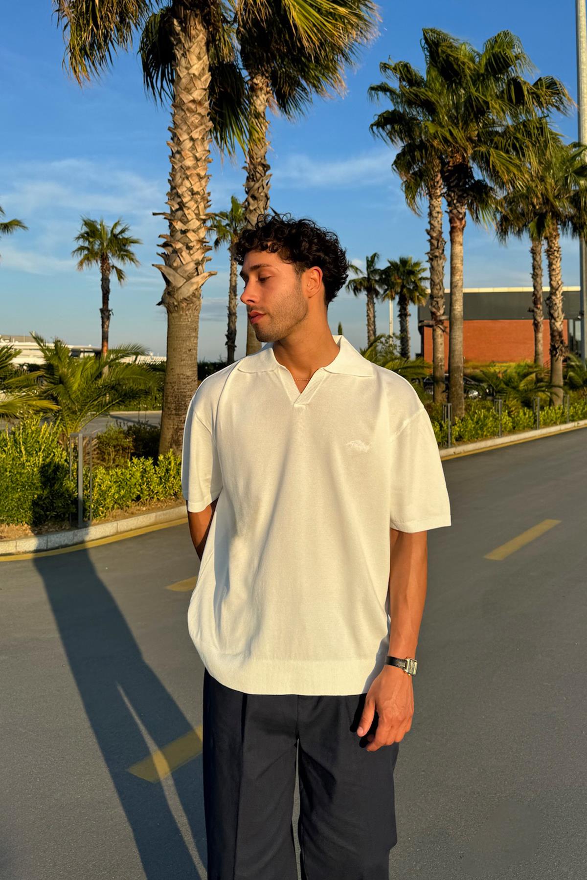 Nakışlı Polo Yaka Beyaz Triko Tişört