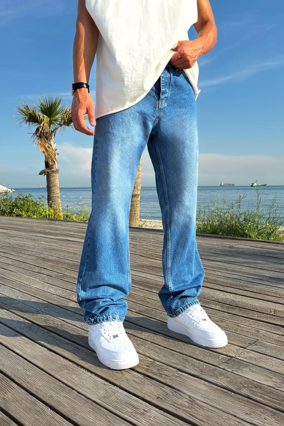 Mavi Yırtık Detay Regular Jean