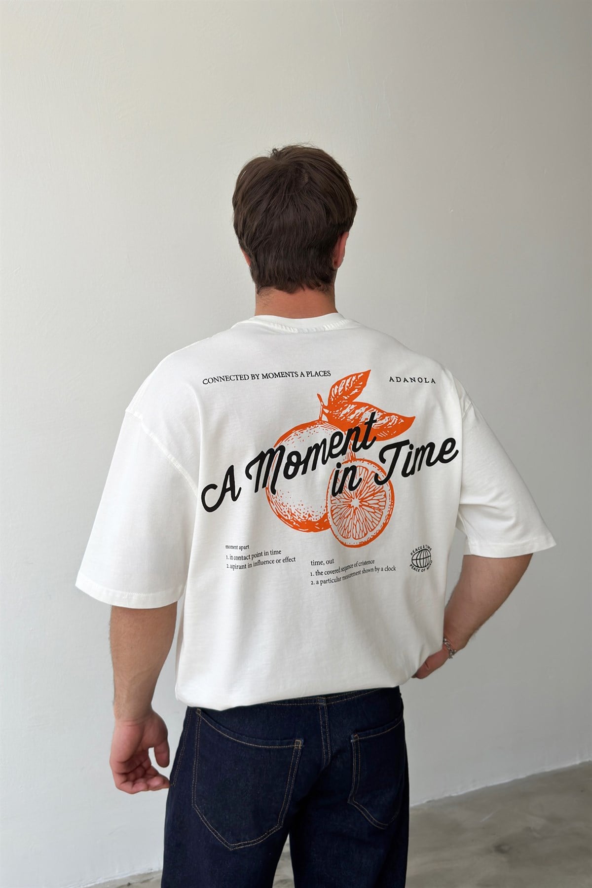 A Moment İn Time Baskılı Ekru Oversize Tişört