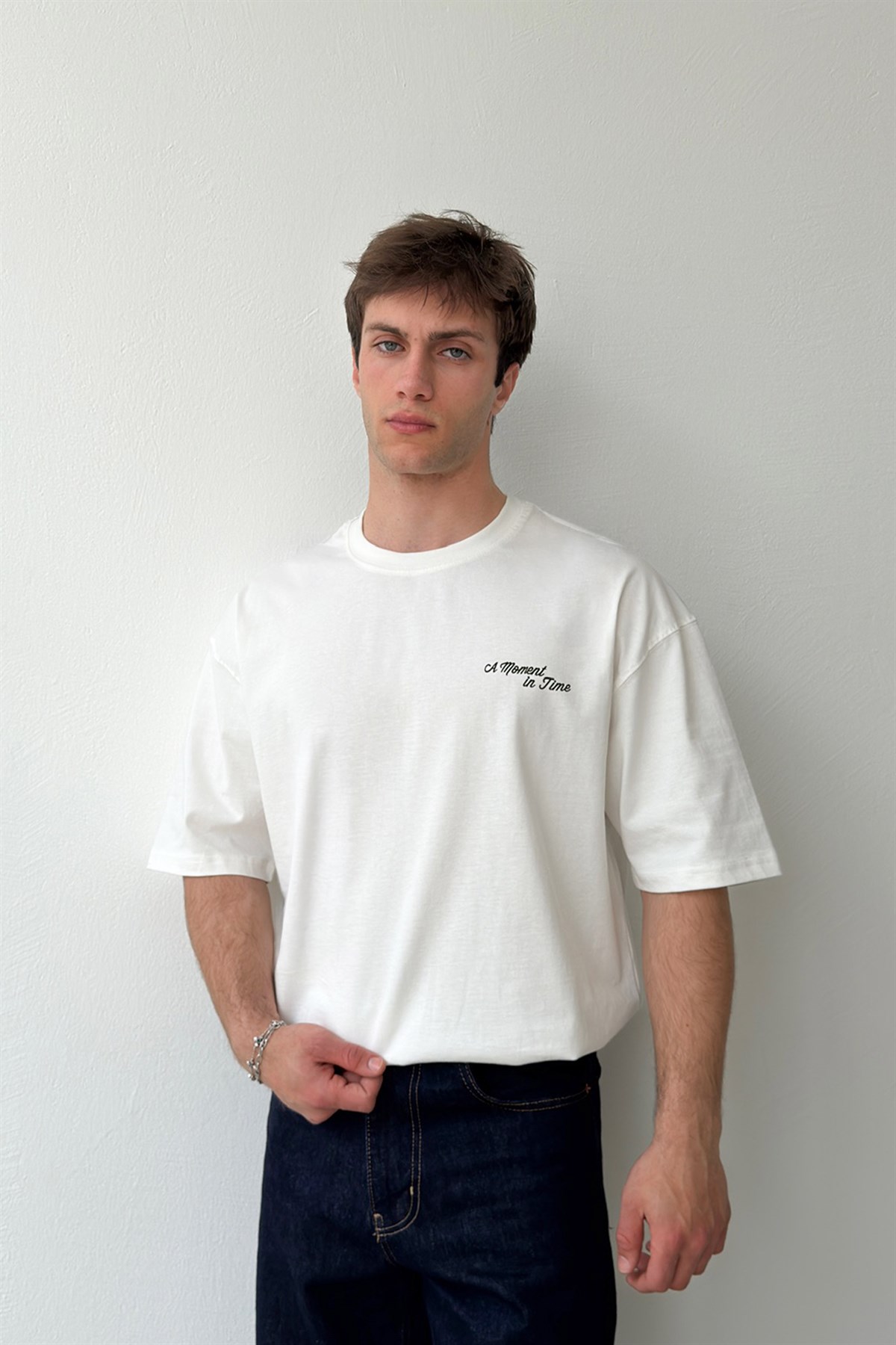 A Moment İn Time Baskılı Ekru Oversize Tişört