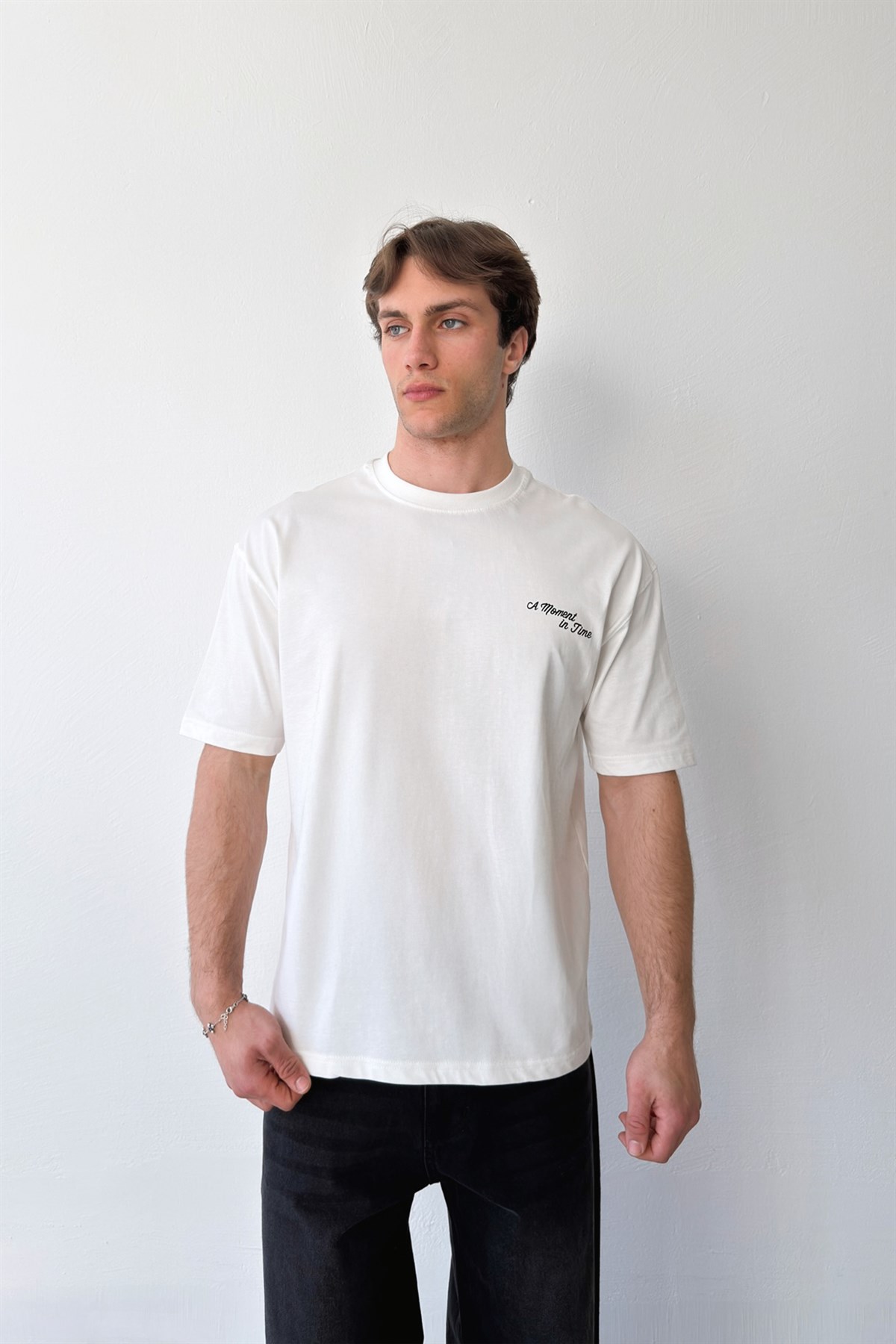 A Moment İn Time Baskılı Ekru Oversize Tişört
