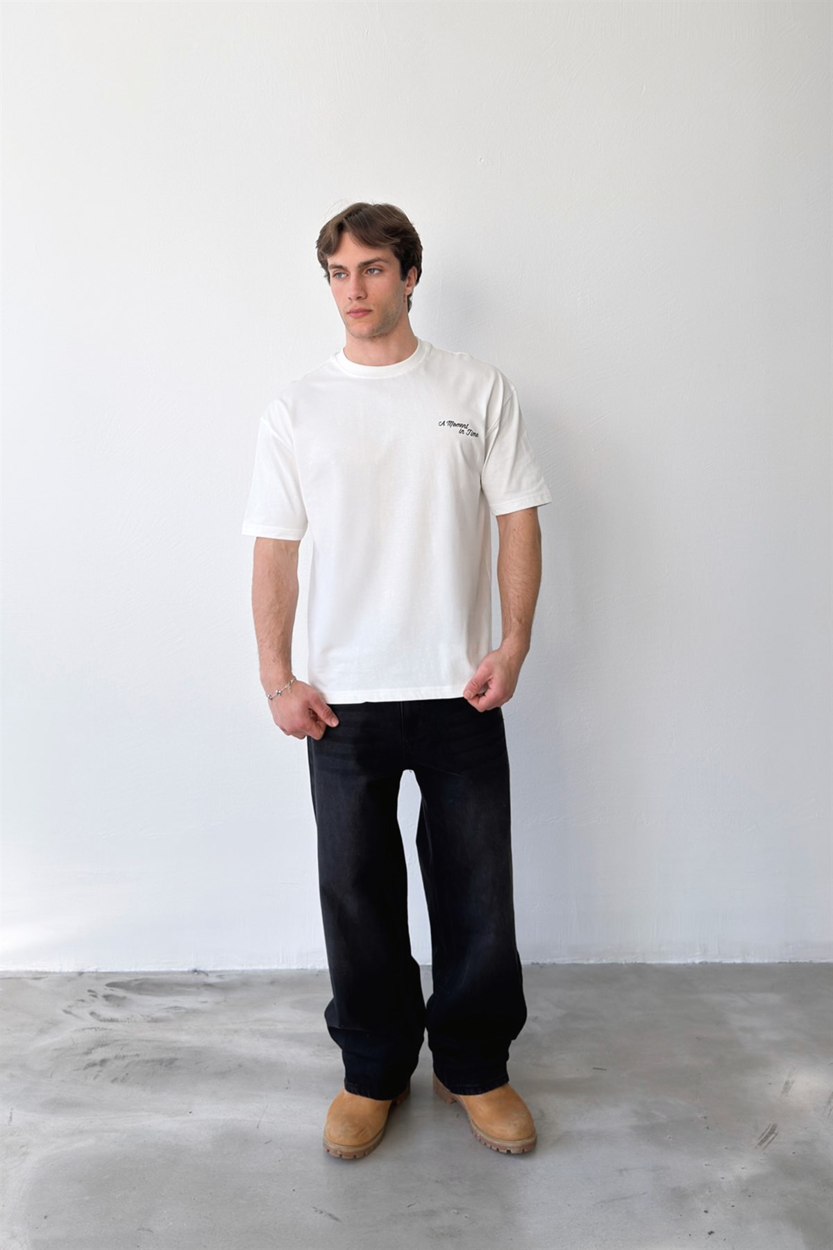 A Moment İn Time Baskılı Ekru Oversize Tişört