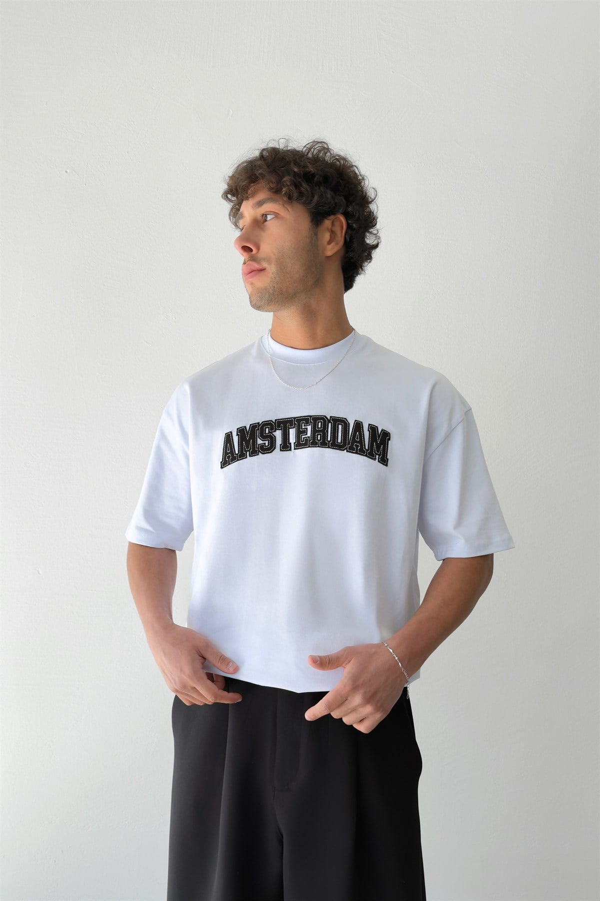 Amsterdam Nakışlı Beyaz Oversize Tişört