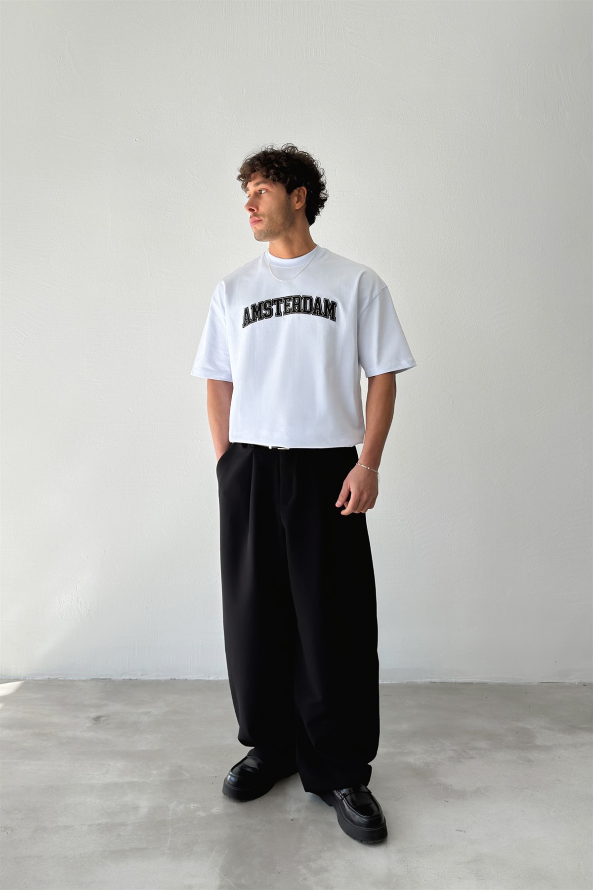 Amsterdam Nakışlı Beyaz Oversize Tişört