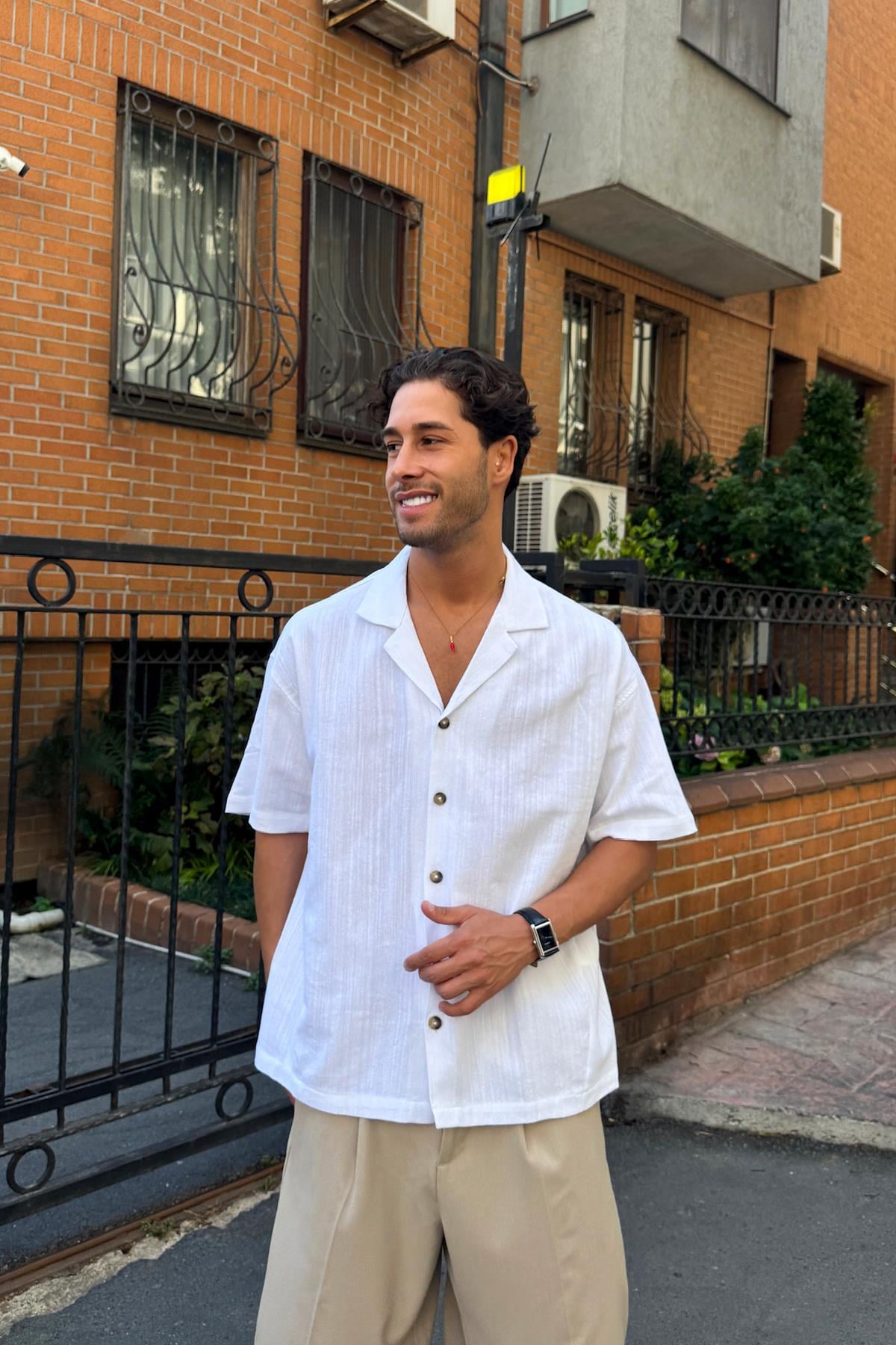 Apaş Yaka Oversize Kısa Kol Gömlek Beyaz