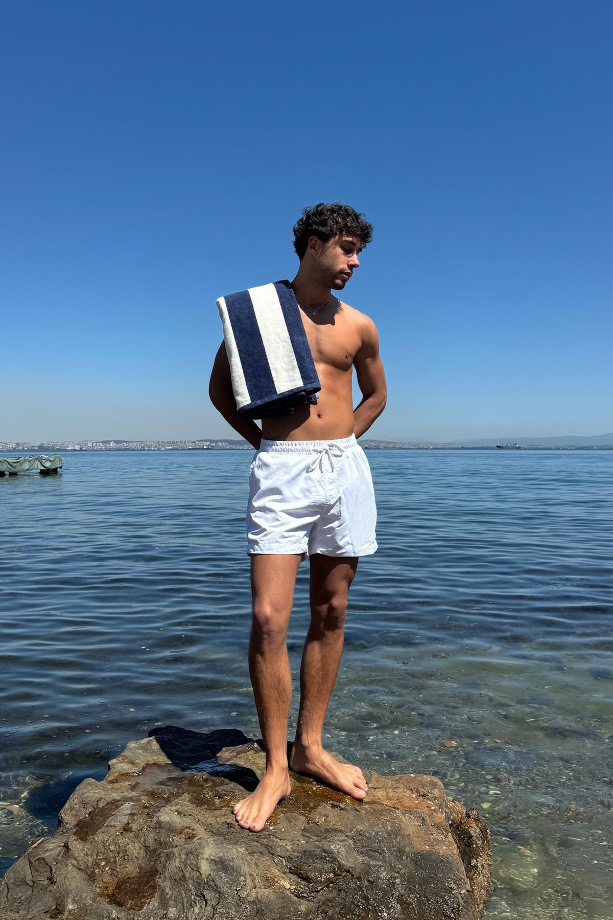 Beyaz Arka Cep Detay Deniz Şort