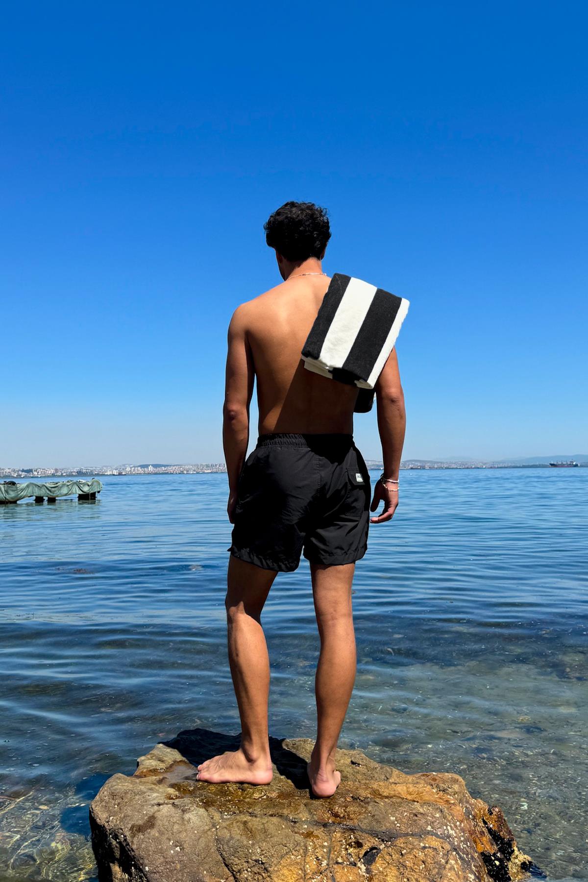 Siyah Arka Cep Detay Deniz Şort