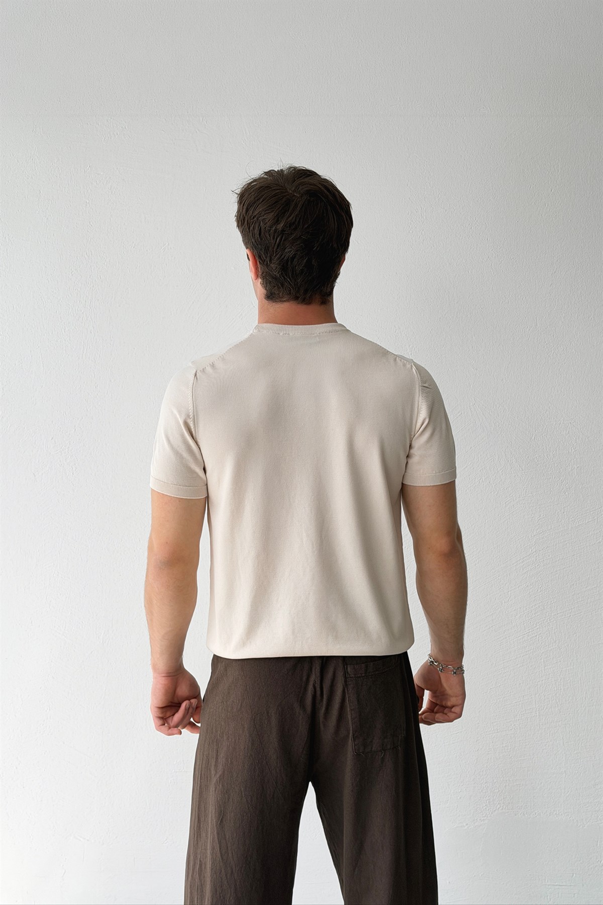 Basic Bisiklet Yaka Açık Kahve Triko Tişört