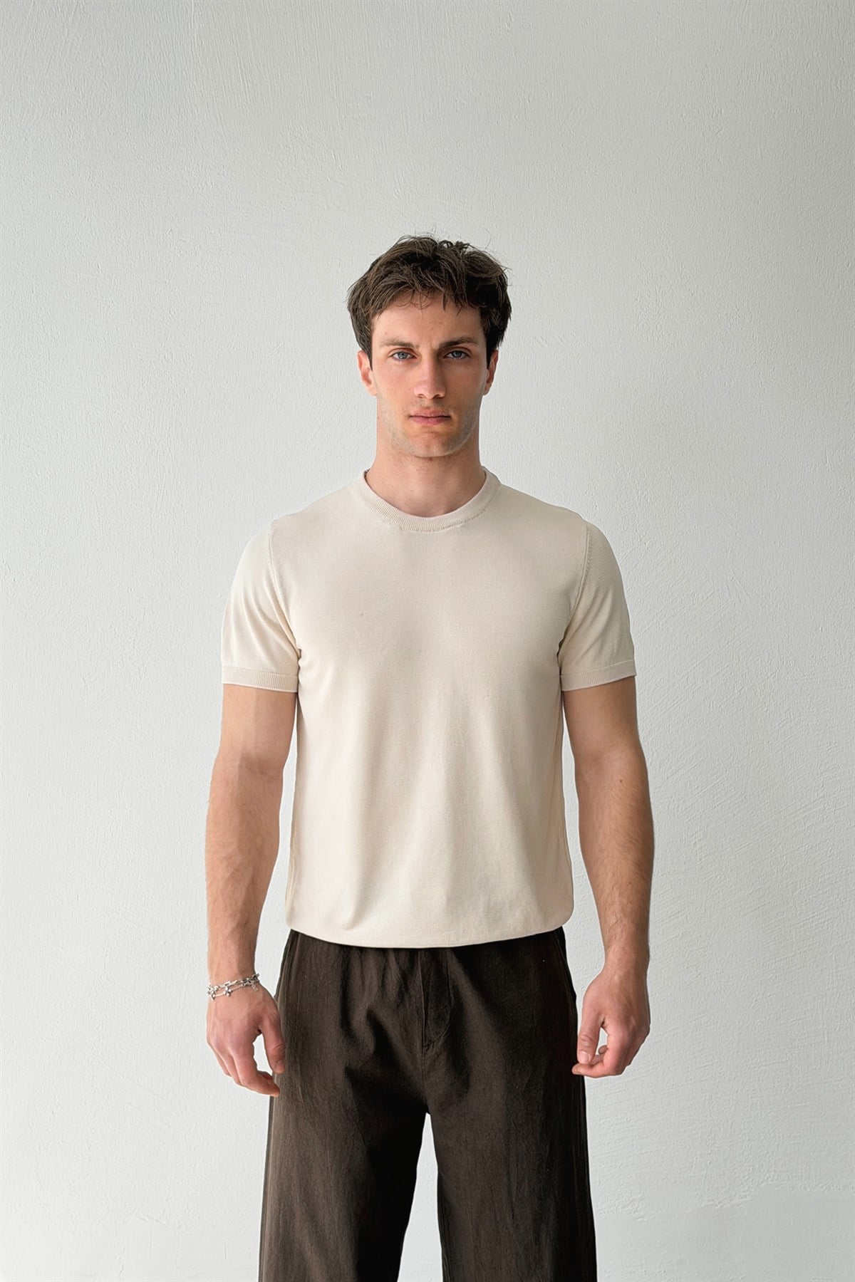 Basic Bisiklet Yaka Açık Kahve Triko Tişört