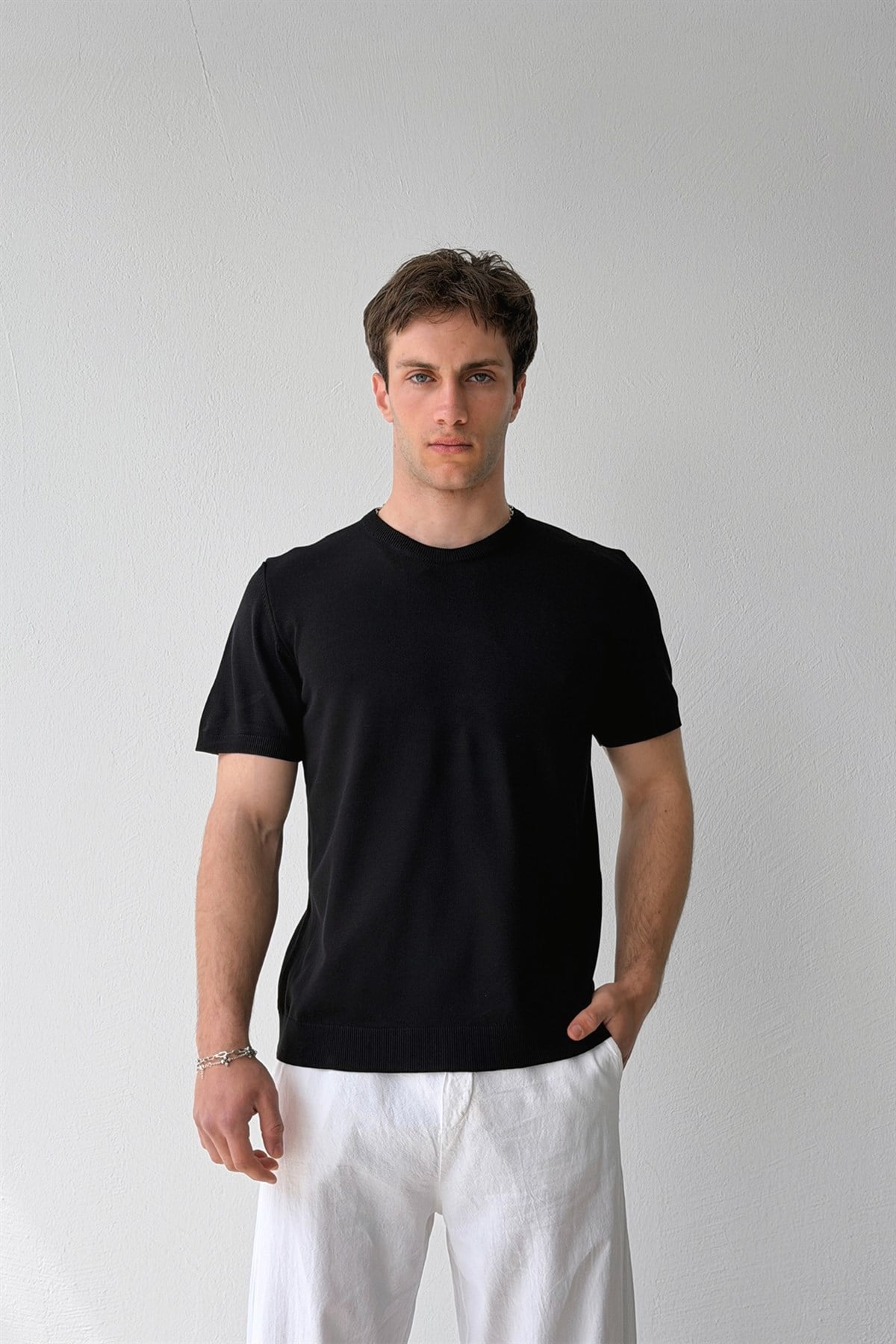 Basic Bisiklet Yaka Siyah Triko Tişört