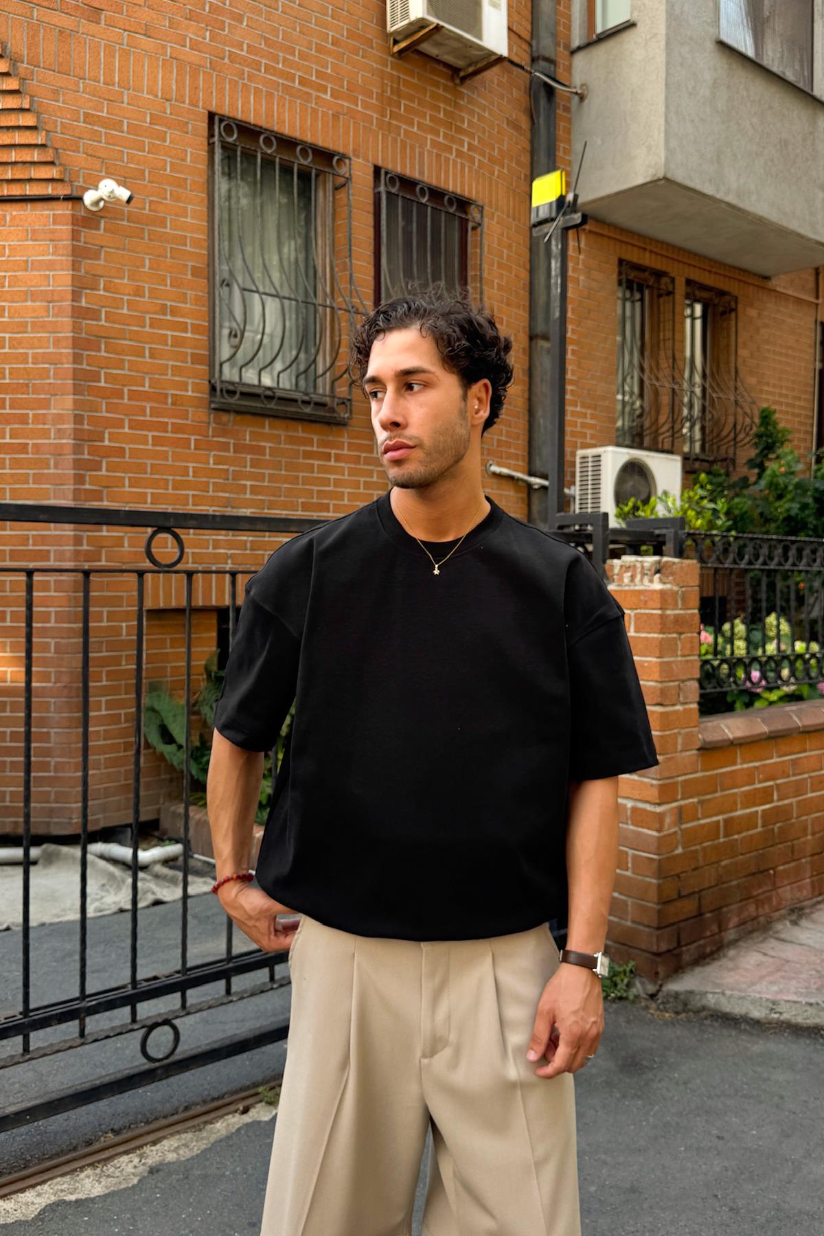 Basic Siyah Oversize Tişört