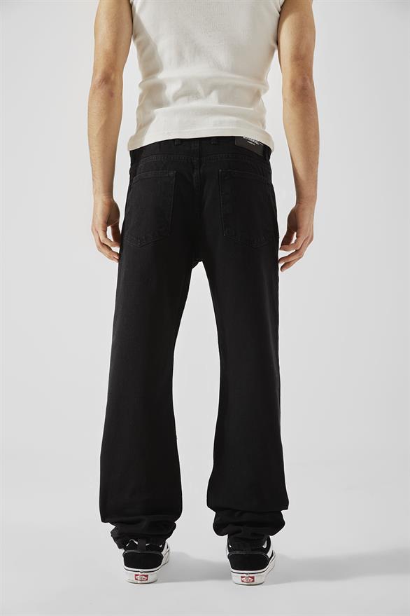 Basic Siyah Regular Fit Jean