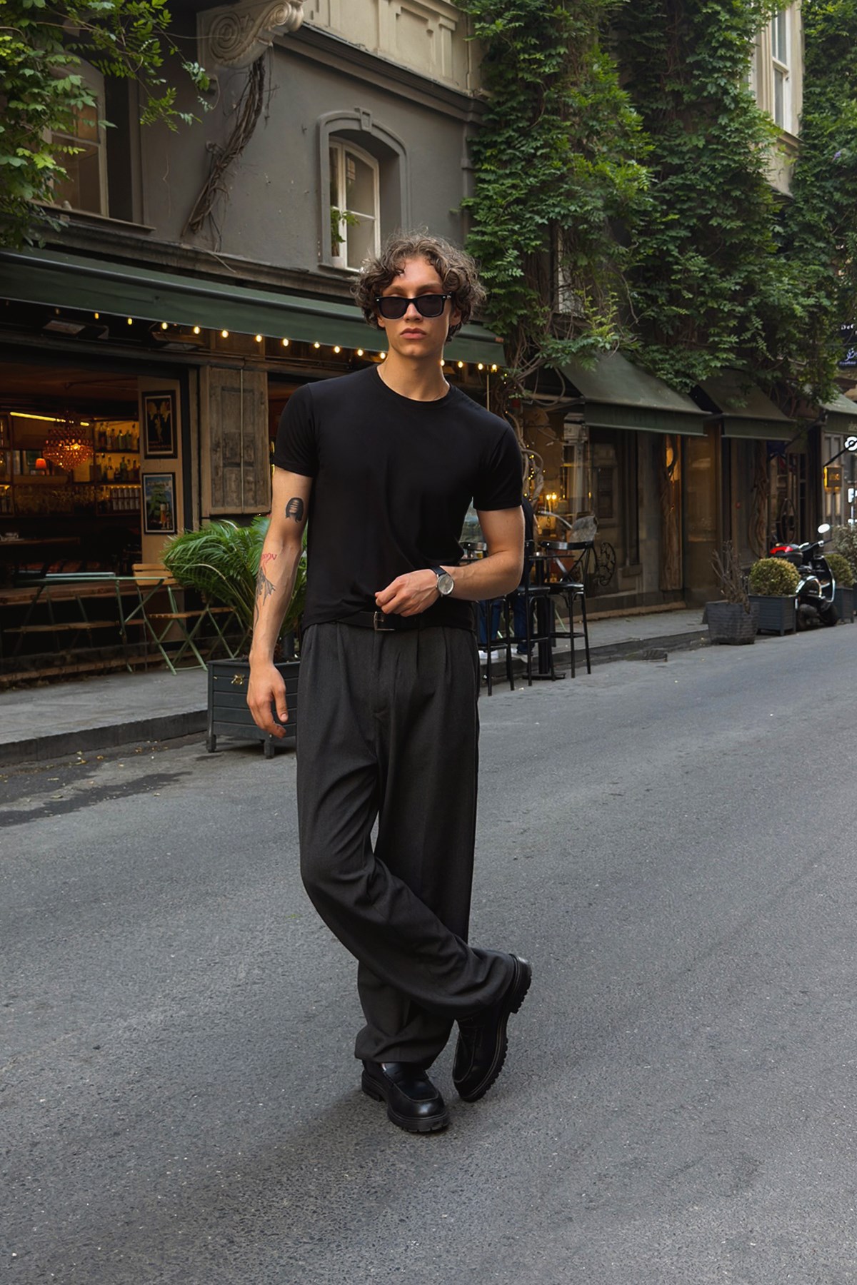 Basic Slim Fit Siyah Tişört