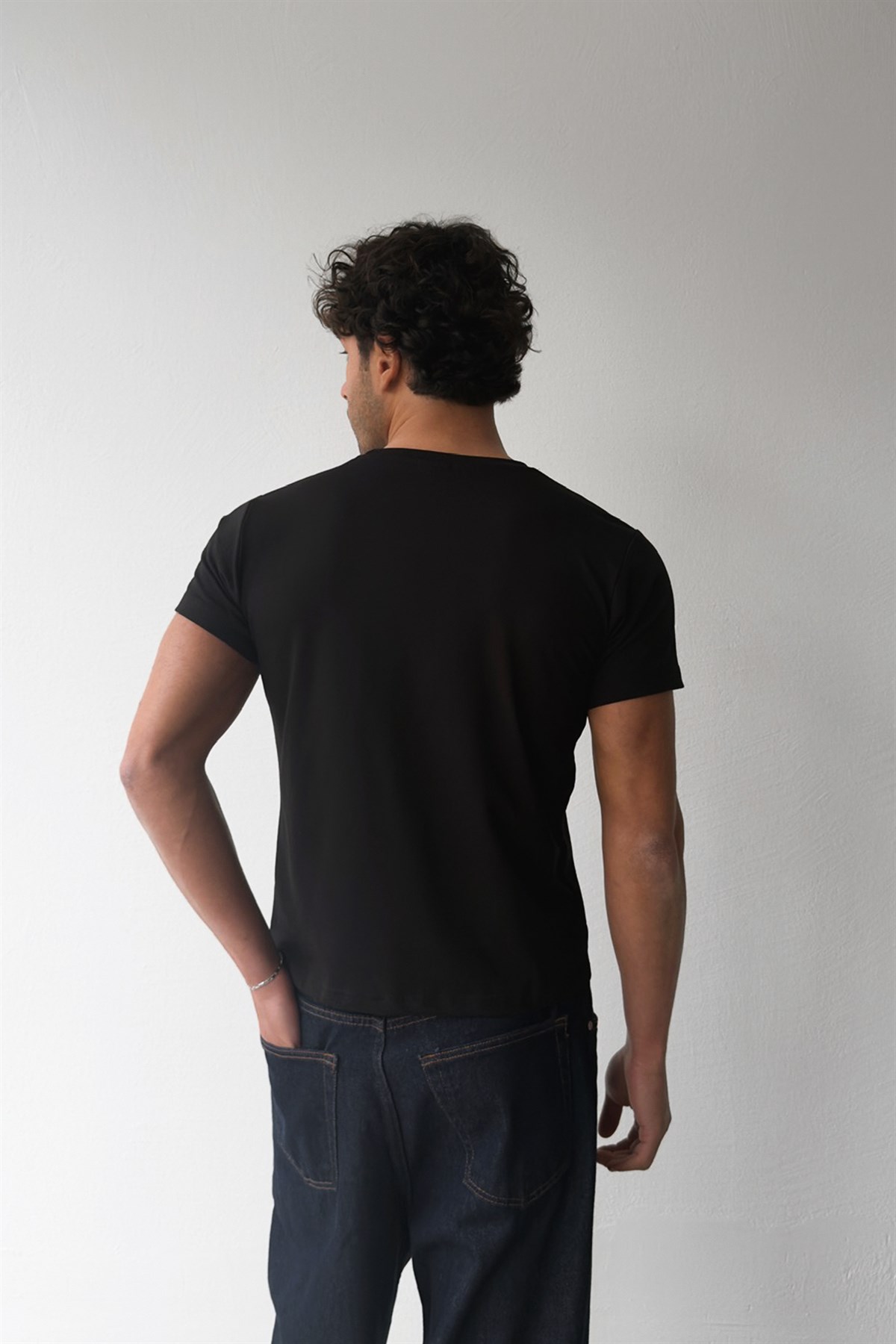 Basic Slim Fit Siyah Tişört