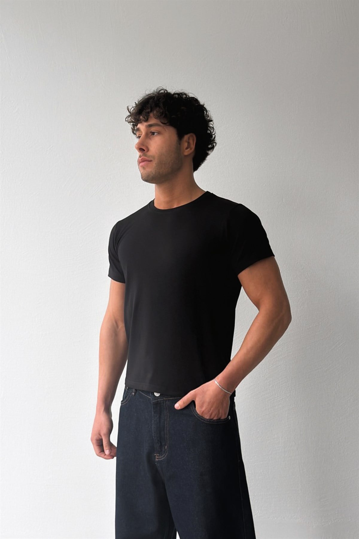 Basic Slim Fit Siyah Tişört