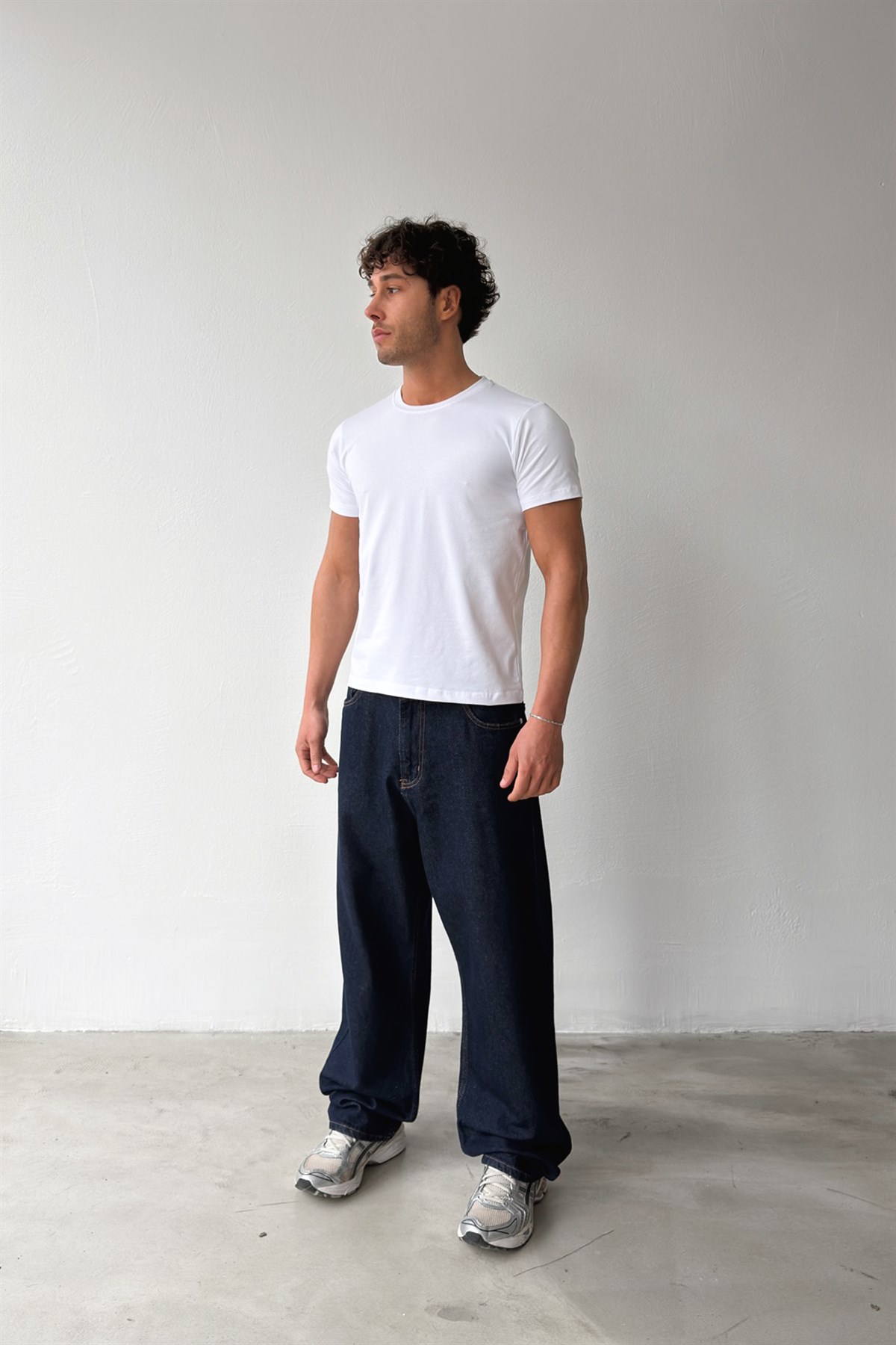 Basic Slim Fit Beyaz Tişört