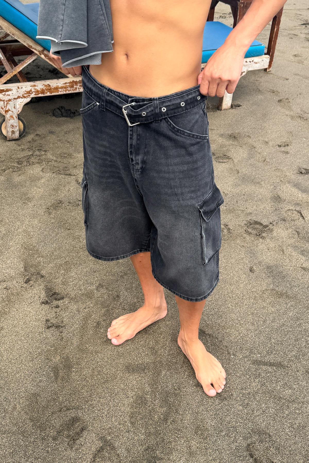 Bel Kemerli Kargo Cepli Kot Şort Siyah