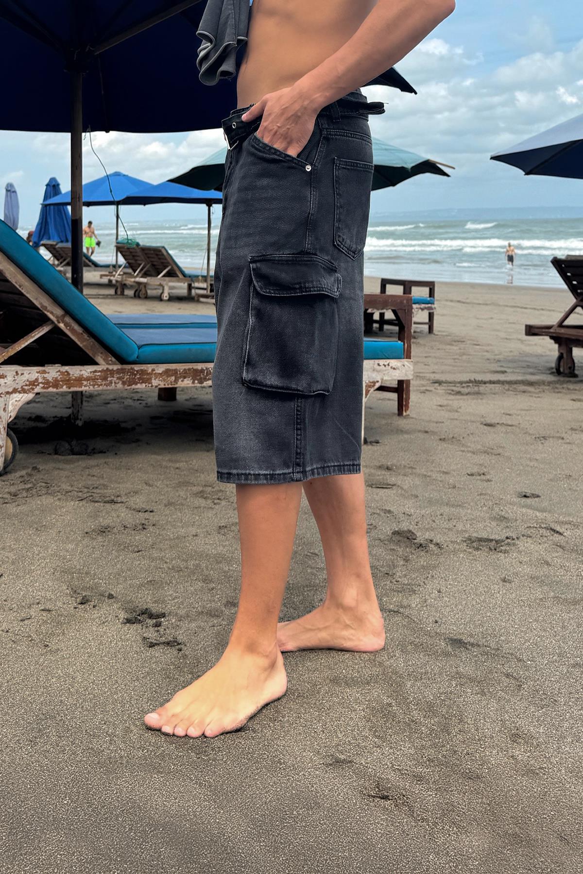 Bel Kemerli Kargo Cepli Kot Şort Siyah