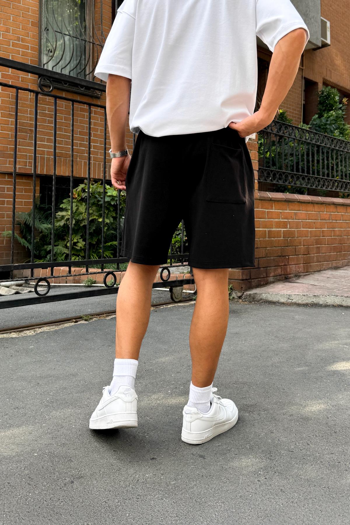 Bel Lastikli Siyah Şort