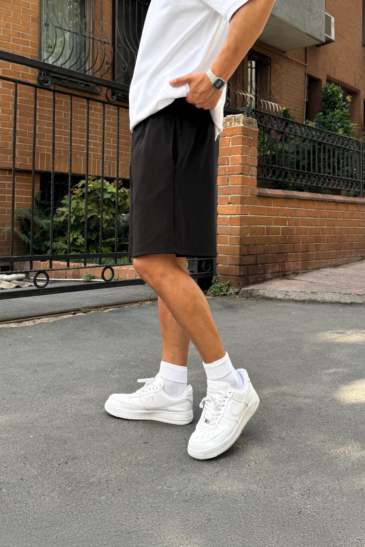 Bel Lastikli Siyah Şort