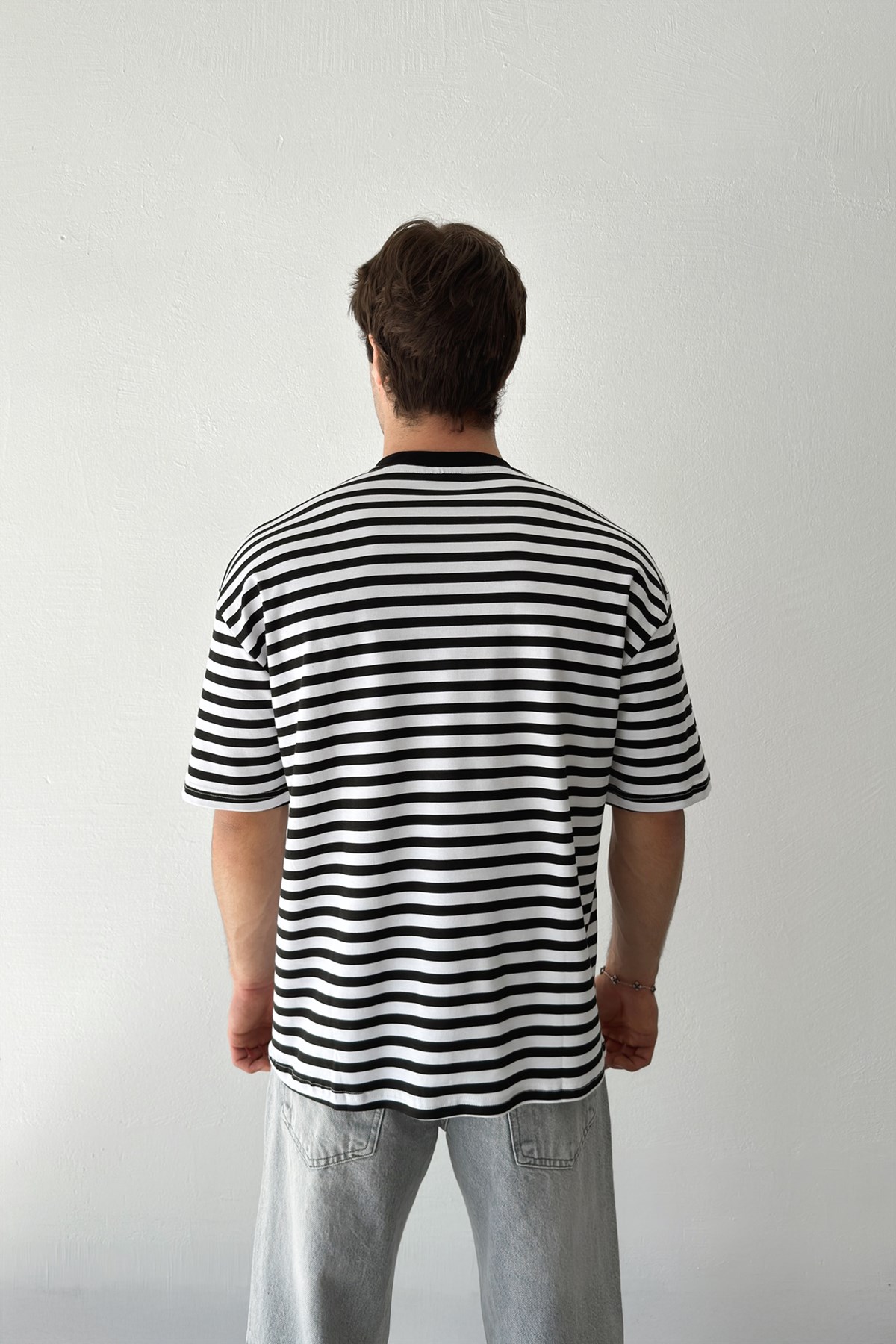 Beyaz Siyah Çizgili Oversize Tişört