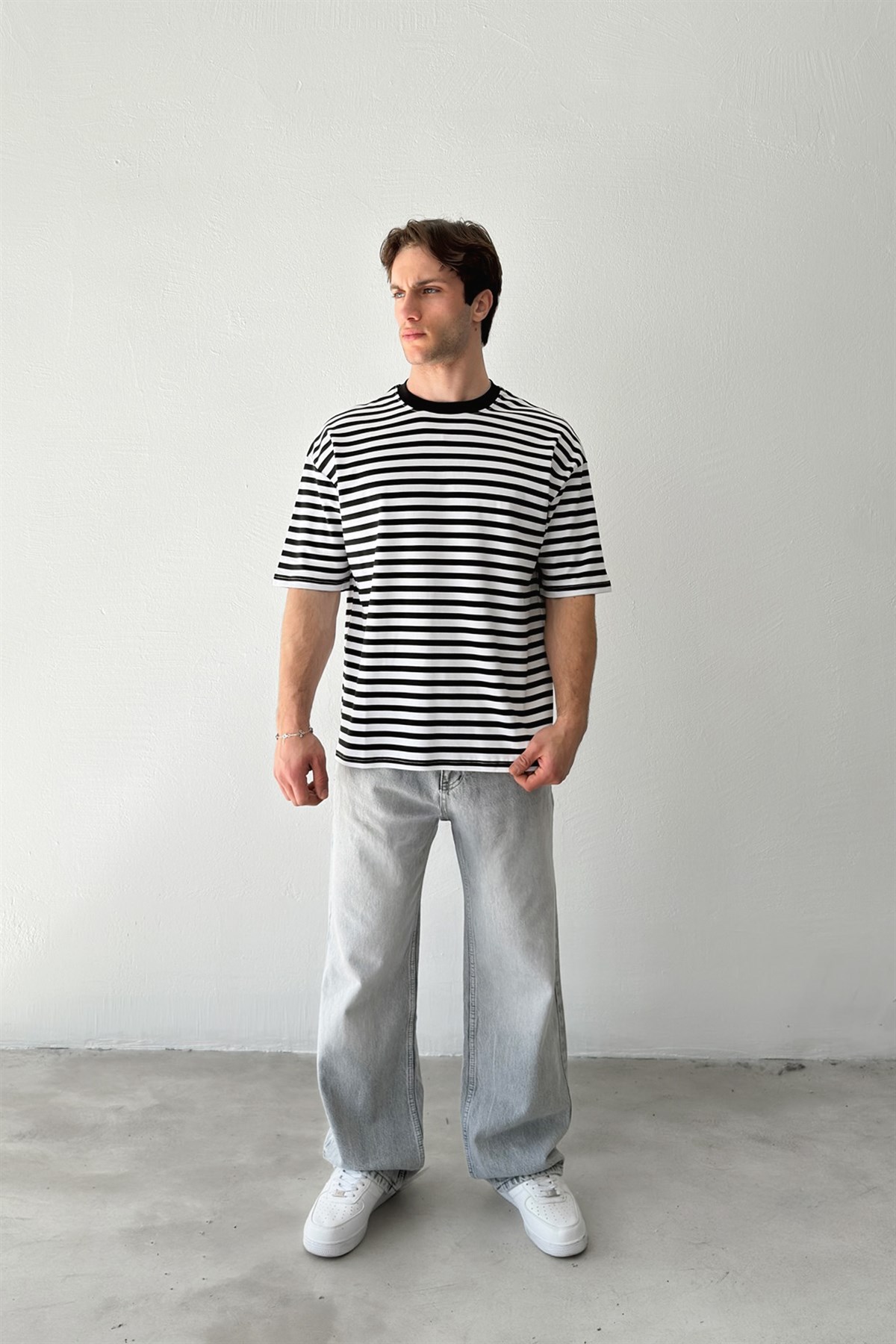 Beyaz Siyah Çizgili Oversize Tişört