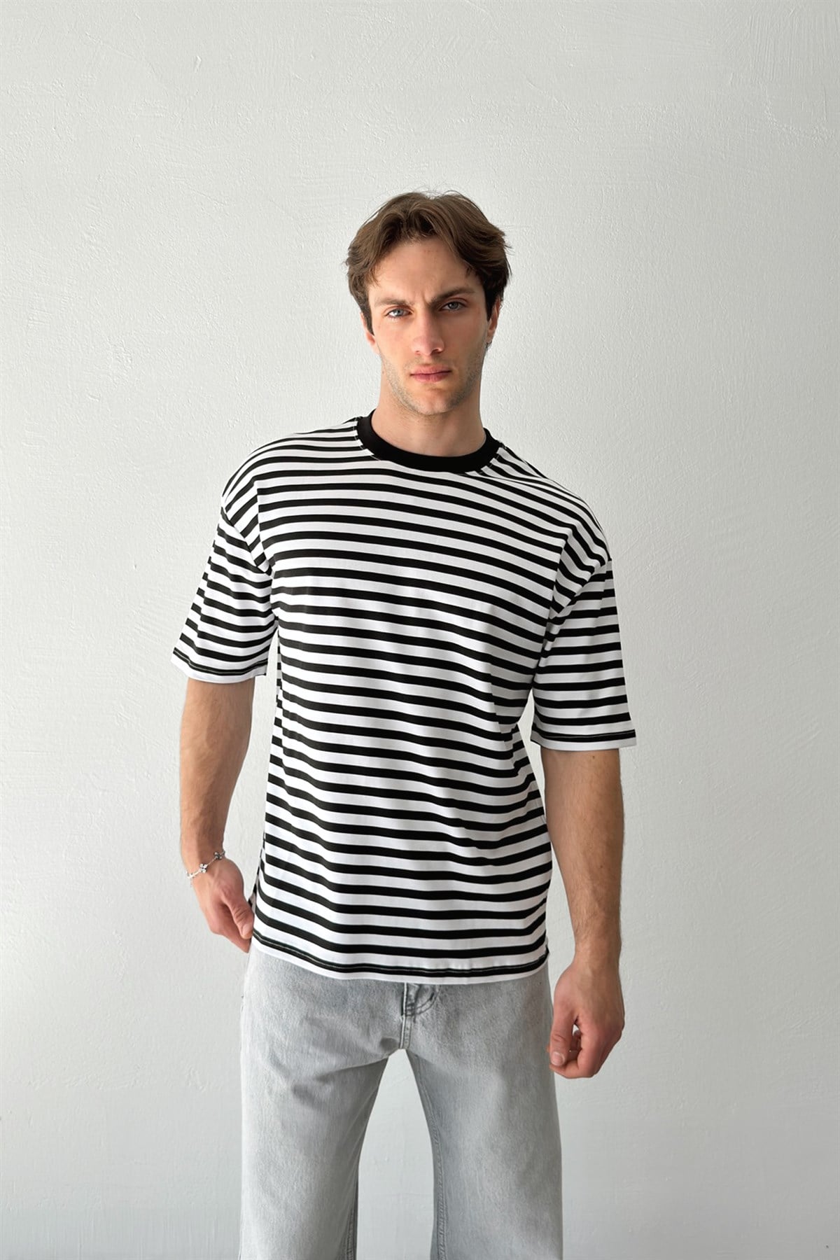 Beyaz Siyah Çizgili Oversize Tişört