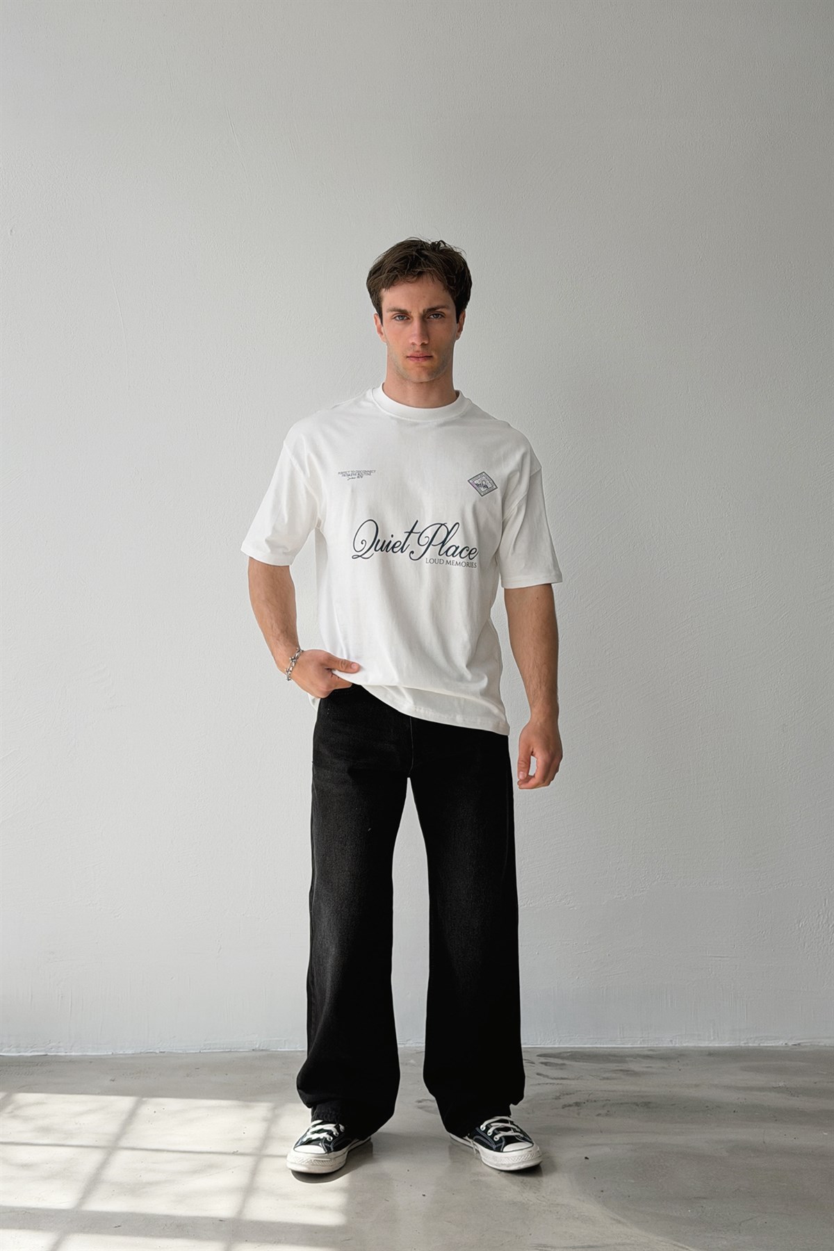 Bisiklet Yaka Quiet Place Baskılı Tişört