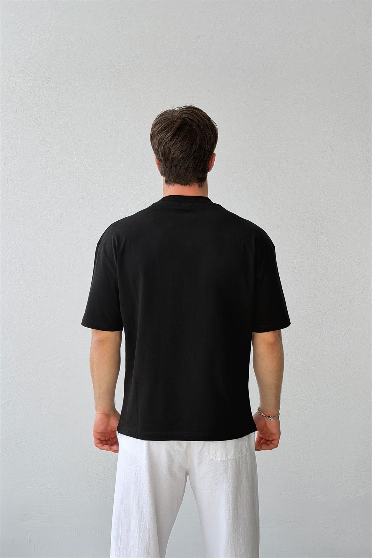 Bisiklet Yaka Quiet Place Baskılı Tişört