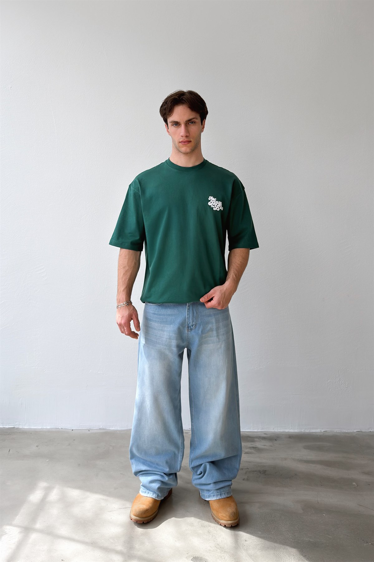 Busy Love Nakışlı Tişört